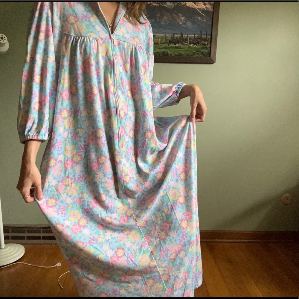 Adorable vintage floral muumuu